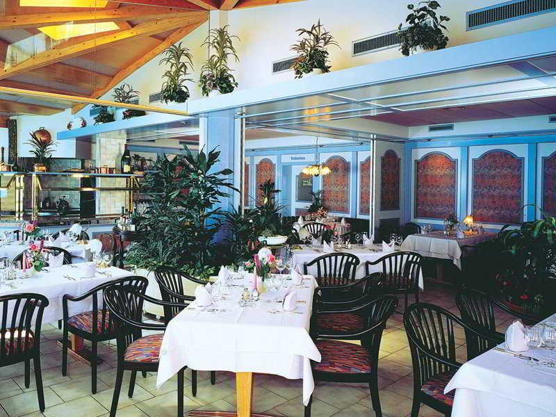 Hotel Strandhotel Iseltwald Restaurant photo